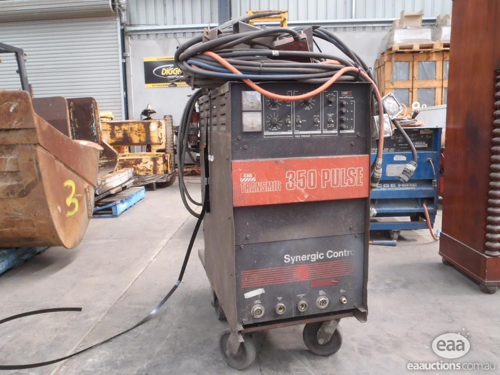 A CIG Transmig 350 Pulse welding machine with Synergic Control printed on the front panel